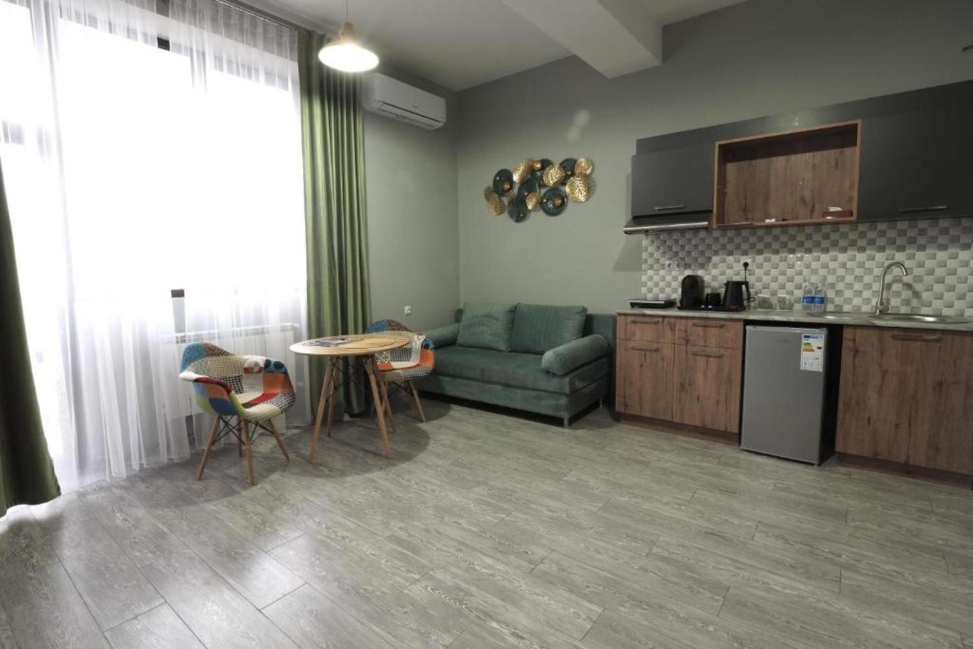 Hotel Menua Ereván Habitación foto